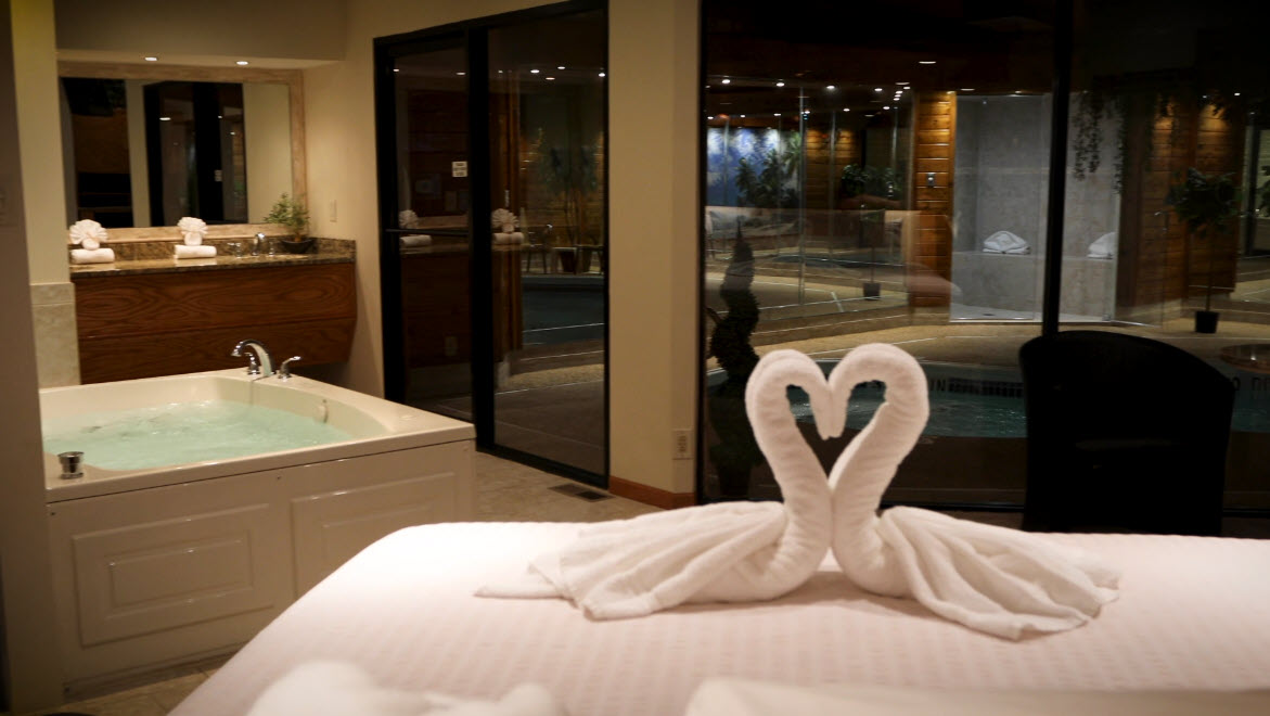 Rose Petals - Sybaris - Romantic Weekend Getaways in Chicago, Milwaukee,  Indianapolis